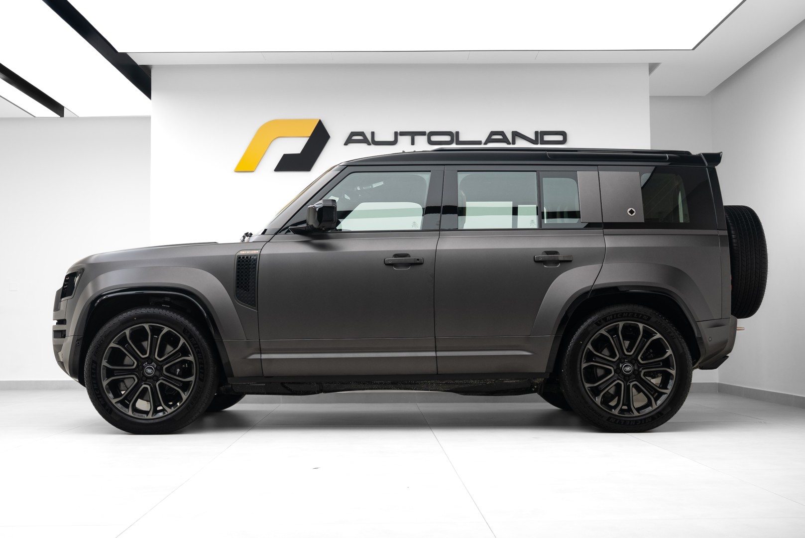 2025 LAND ROVER DEFENDER P635 OCTA | GCC 5 YEARS WARRANTY | 635 HP | HIGH SPEC |